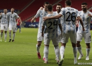 开云体育在线-势均力敌！双雄对决谁能笑到最后