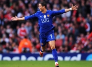 开云官网-西亚卡姆爆发撕裂防线，76人铁血防守锁死湖人进攻命脉