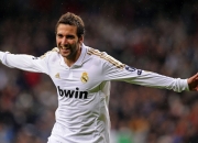 开云体育官网-绿与黄的碰撞，当阿尔及利亚强行终结哥伦比亚，贝林厄姆如何诠释硬仗之王