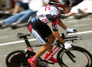 开云平台-李刚仁扛起全队，F1年度争冠之夜的孤勇与团队荣光