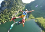 开云体育在线-年度焦点之战，骑士铁骑踏破篮网，坚韧意志铸就经典逆转