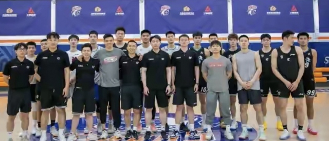 上海男篮主场对阵北京队,角逐东部领袖 上海男篮主场对阵北京队,角逐东部领袖