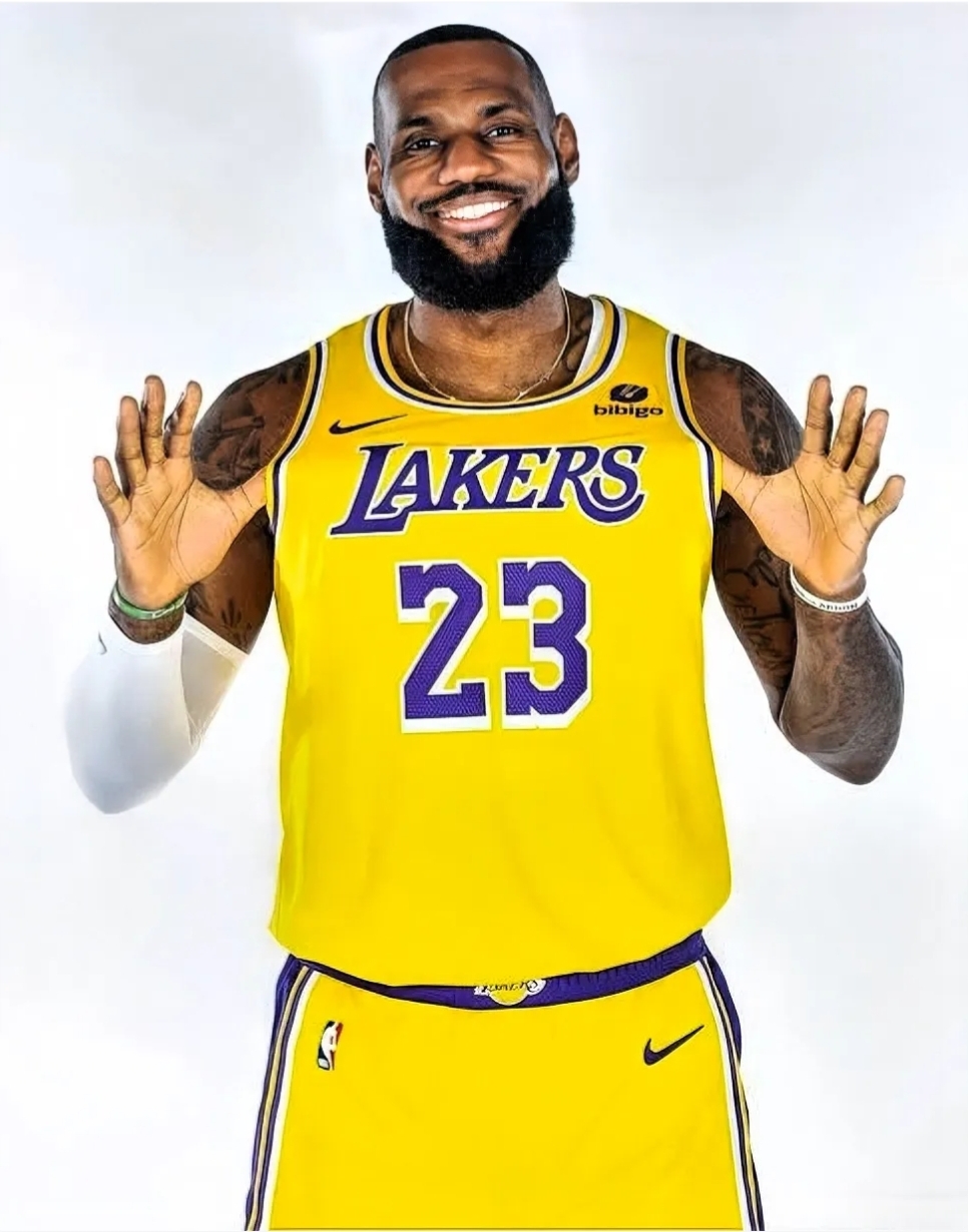 湖人主场大胜，詹姆斯梅开二度火爆发挥的简单介绍