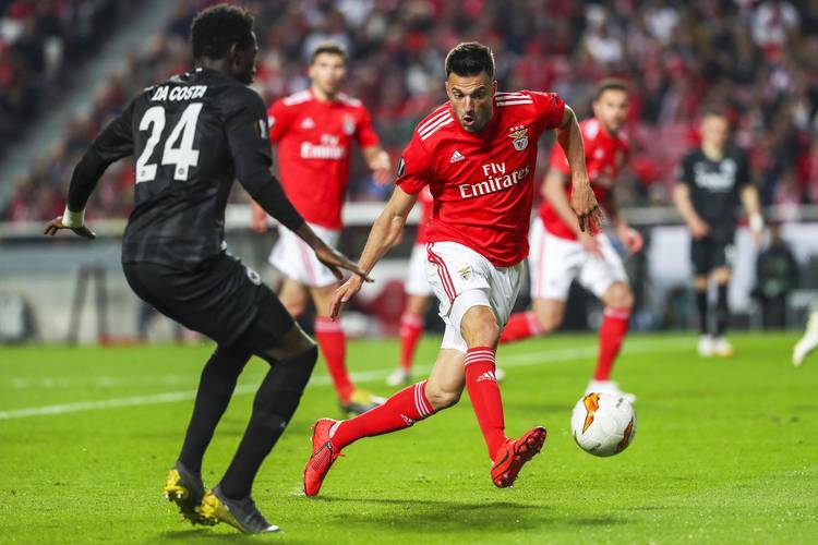 包含里斯本德比！本菲卡对战波尔图，角逐葡超冠军的词条