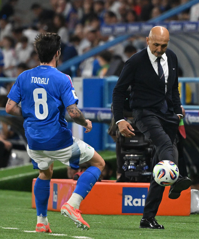 意大利队欧预赛失利连连，状况堪忧的简单介绍