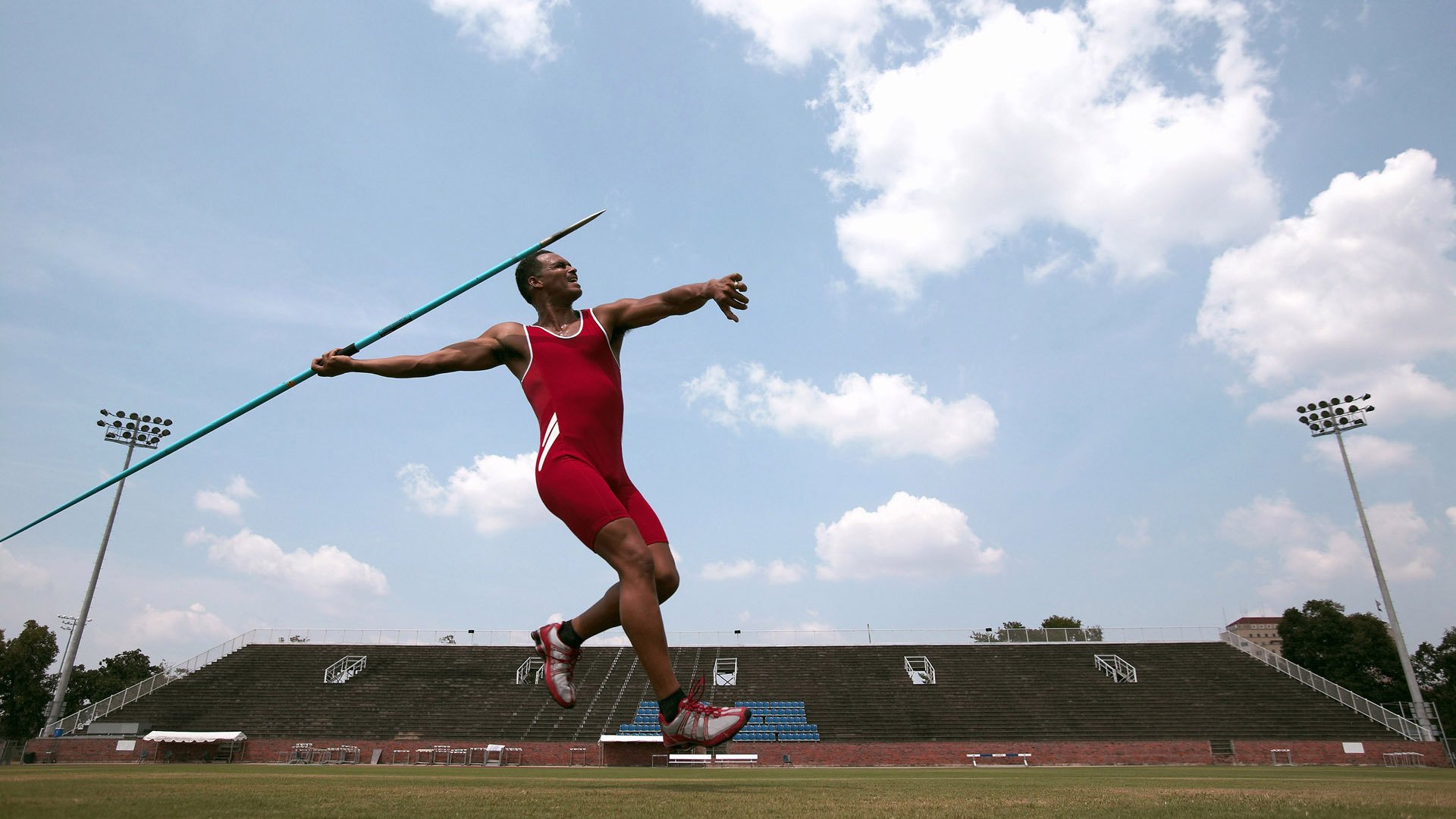 哈兰德惊艳四座，尼日利亚强压国际米兰，足球世界的新旧秩序碰撞
