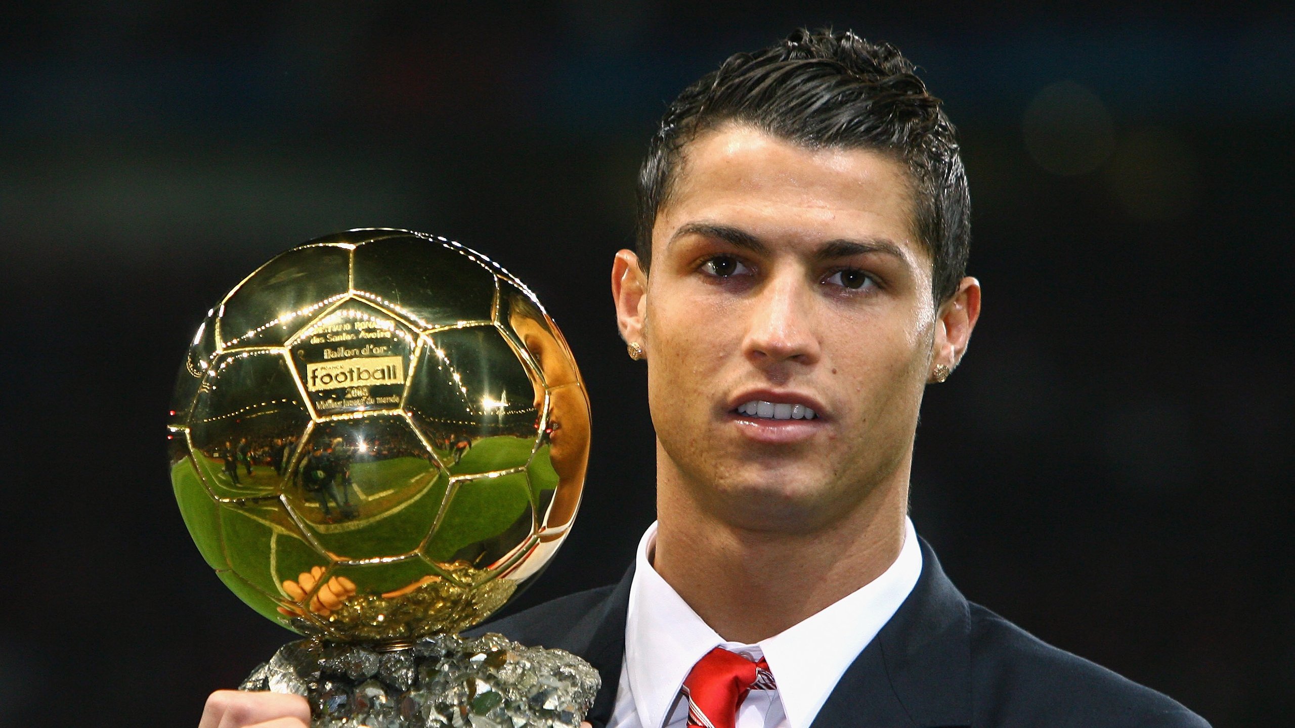 压哨绝杀与灵魂重生，当AC米兰击败巴西，阿圭罗在绿茵史诗中完成自我救赎